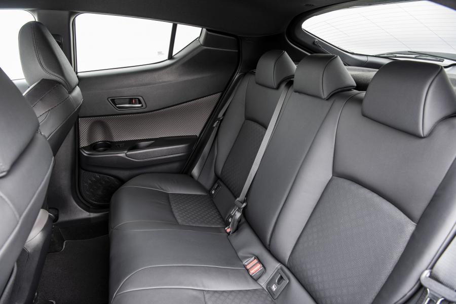 Интерьер Toyota C-HR Hybrid 2019 года  (WW) (фото 118 из 174)